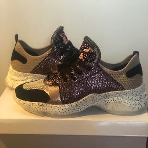Steve Madden Sneakers size 10
